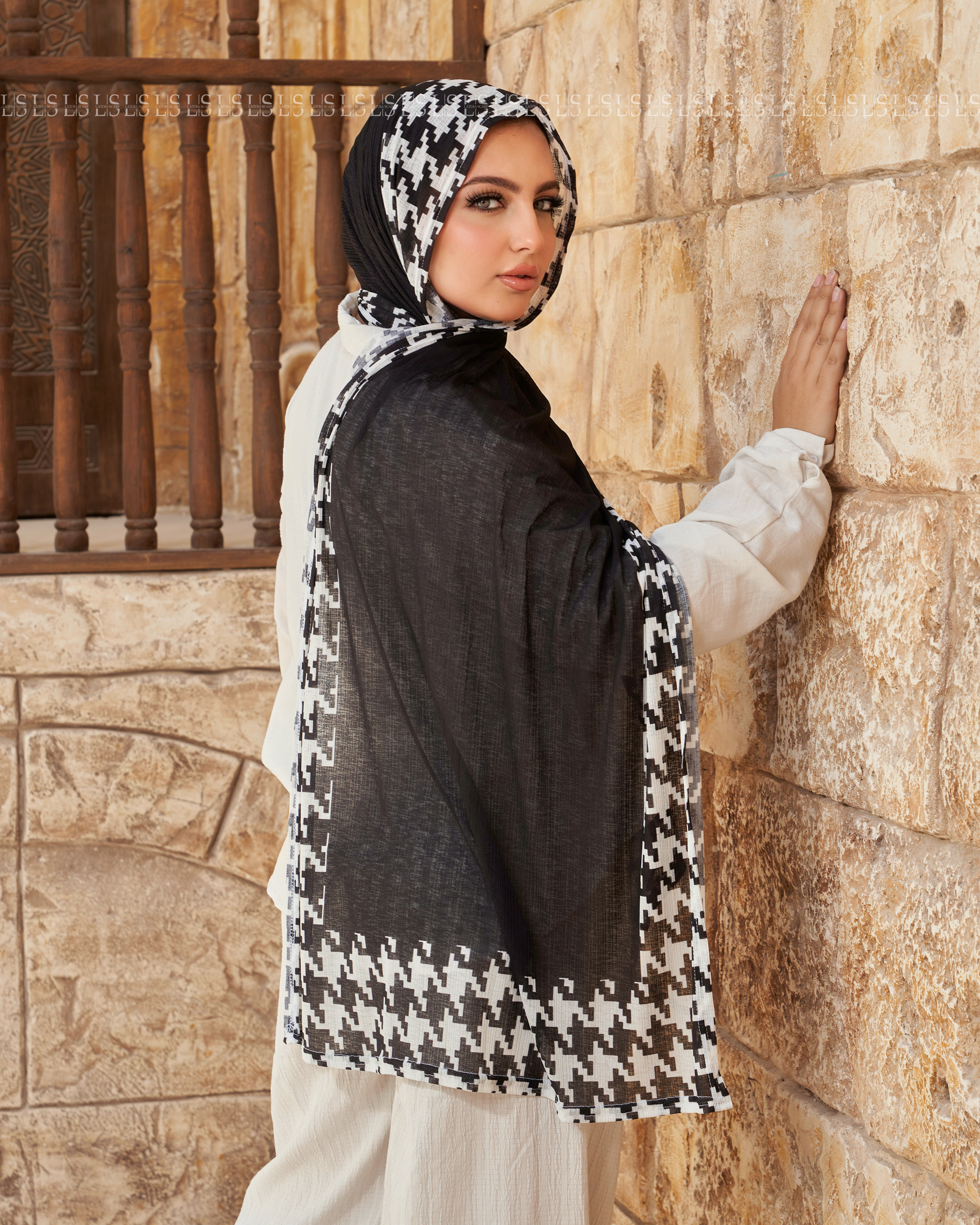 Black & White catchy